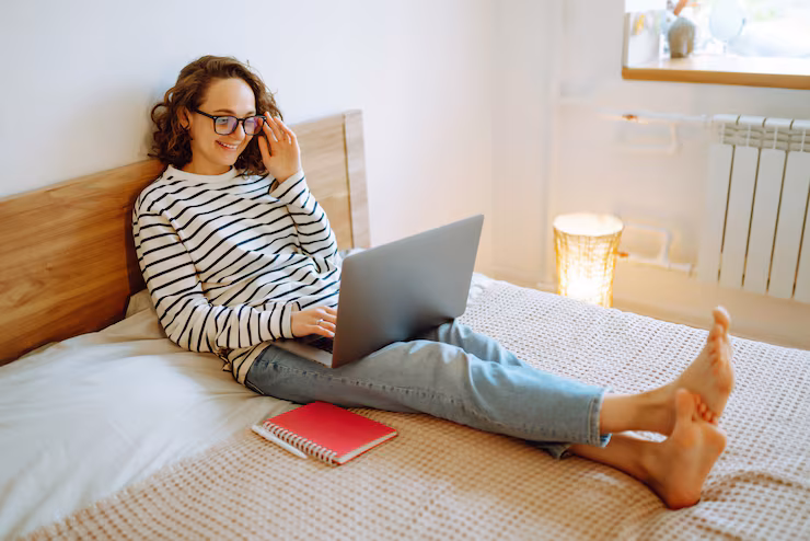 working-online-young-female-freelancer-sitting-home-working-laptop-online-shopping_217236-3804